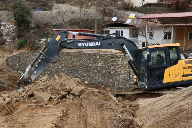 Başkan Özcan, Kahvederesi’ndeki Çalışmaları İnceledi