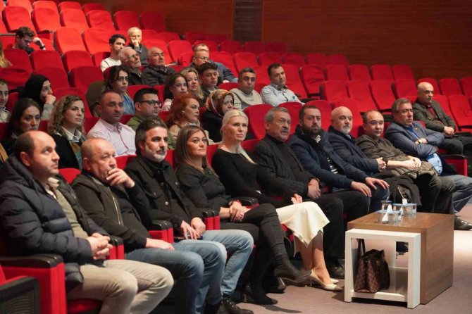 Deprem Konulu Konferansta Koltuklar Boş Kaldı