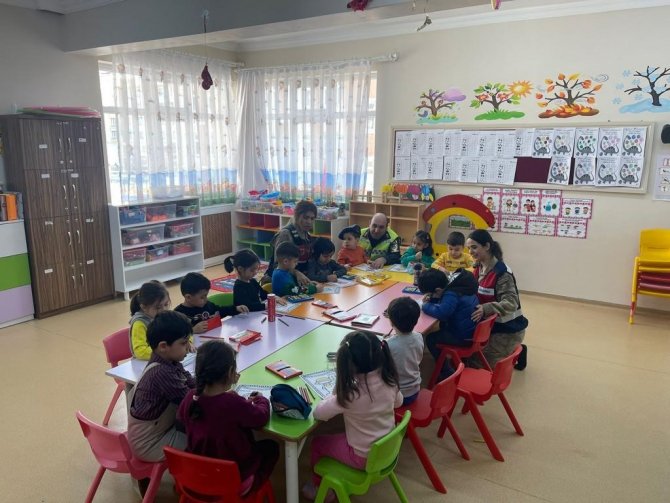 Bingöl’de Jandarmadan Öğrencilere Meslek Tanıtımı Etkinliği