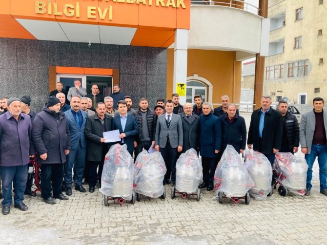 Güroymak’ta Süt Sağım Makinesi Dağıtıldı