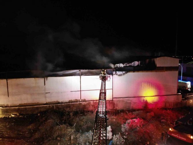 Burdur’da Tarım Makinesi Üreten Fabrikada Yangın