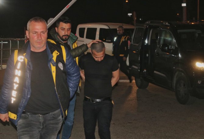 Bursa’da 2 Kişiyi Öldürdü, Cesetlerden Birini Bagajına Koyduğu Otomobille İ̇stanbul’da Yakalandı