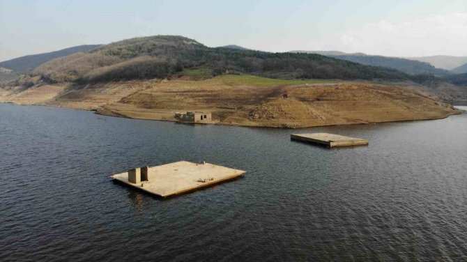 Barajla Sular Altında Kalan Köy Kuraklıkla Günyüzüne Çıktı