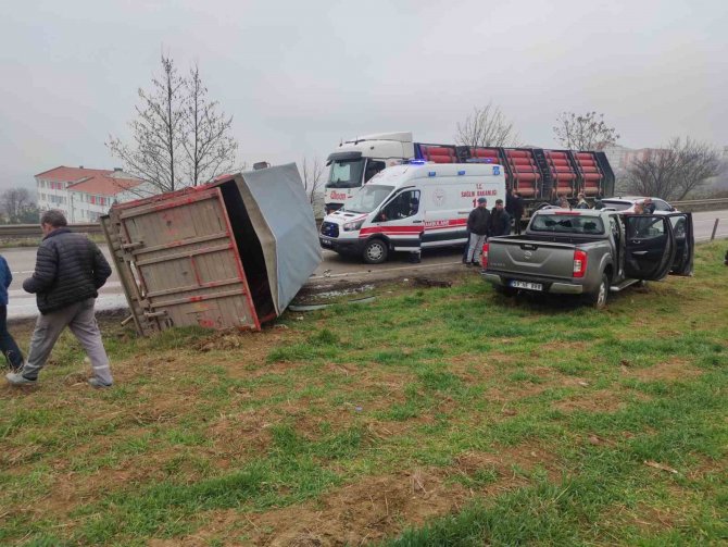 Tekirdağ’da Kamyon İle Hafif Ticari Araç Çarpıştı: 2 Yaralı