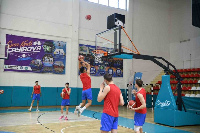 Çayırova Belediyesi Basketbol Takımı Rakibine Kapılarını Açtı