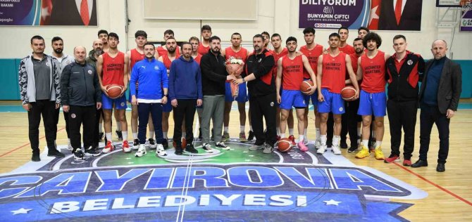 Çayırova Belediyesi Basketbol Takımı Rakibine Kapılarını Açtı