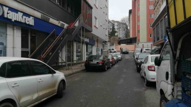 Çekmeköy’de Oyuncak Silahla 130 Bin Tl’lik Banka Soygunu