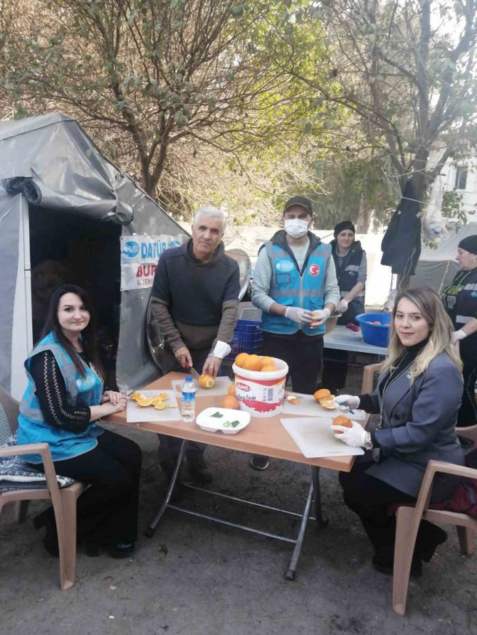 Ahıskalı Türkler Depremzedelerin İhtiyaçlarını Karşılıyor