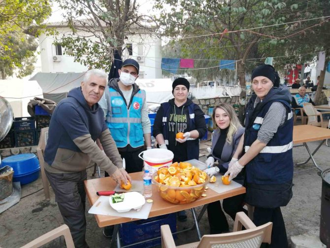 Ahıskalı Türkler Depremzedelerin İhtiyaçlarını Karşılıyor