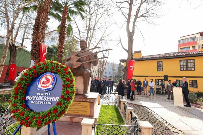 Büyükşehir Usta Halk Ozanı Özay Gönlüm’ü Unutmuyor