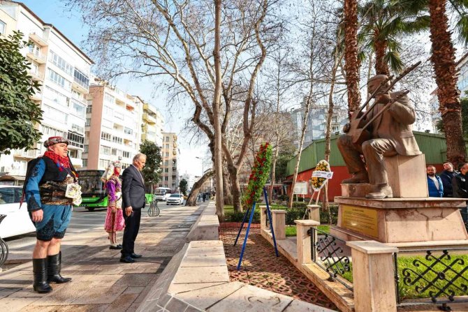 Büyükşehir Usta Halk Ozanı Özay Gönlüm’ü Unutmuyor