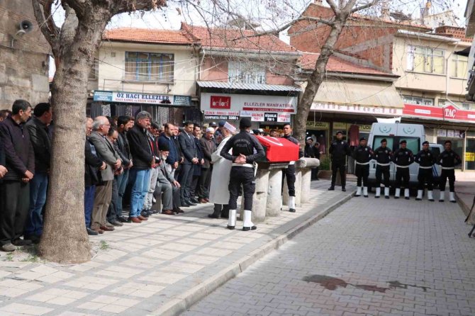 Kalp Kirizinden Vefat Eden Polis Memuru Gözyaşları Arasında Toprağa Verildi