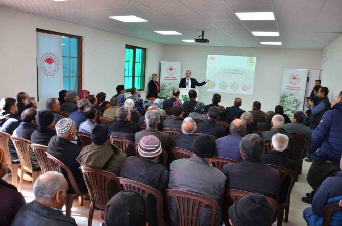 Kekik Mektebini Başarıyla Tamamlayan Çiftçiler Sertifikalı Oldu