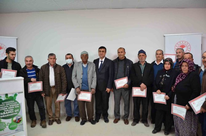 Kekik Mektebini Başarıyla Tamamlayan Çiftçiler Sertifikalı Oldu