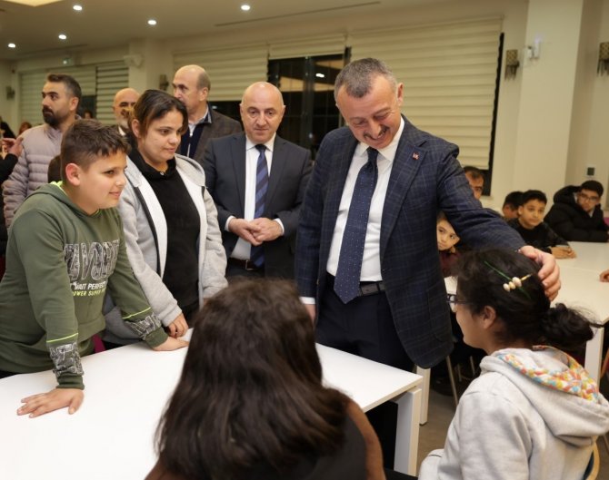 Başkan Büyükakın’dan Depremzedelere: "Sizler Bizim Baş Tacımızsınız"