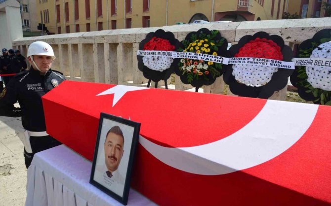 Depremde Hayatını Kaybeden Polis Memuru Ve Ailesi Son Yolcuğuna Uğurlandı
