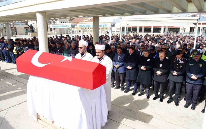 Depremde Hayatını Kaybeden Polis Memuru Ve Ailesi Son Yolcuğuna Uğurlandı