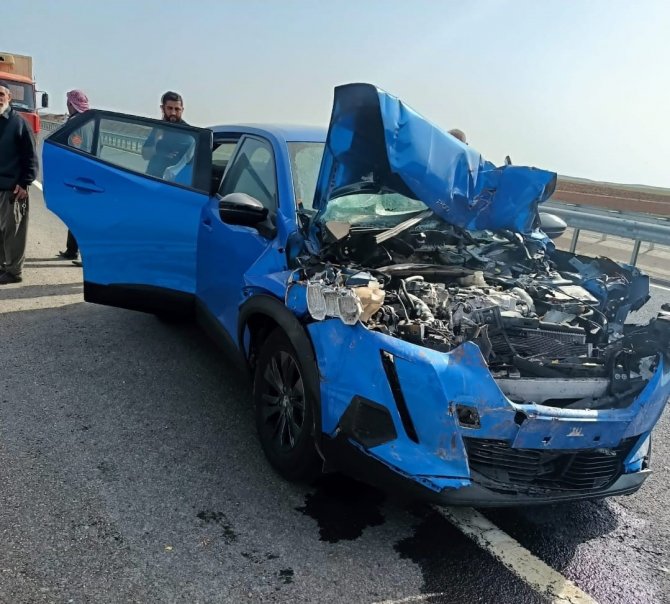 Otomobil Kamyona Arkadan Çarptı: 1 Yaralı