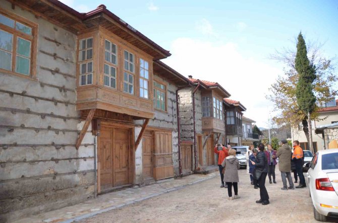 ’Düğmeli Evleri’yle Öne Çıkan Ormana’da Çevre Düzenlemesinin İkinci Etabı Tamamlandı