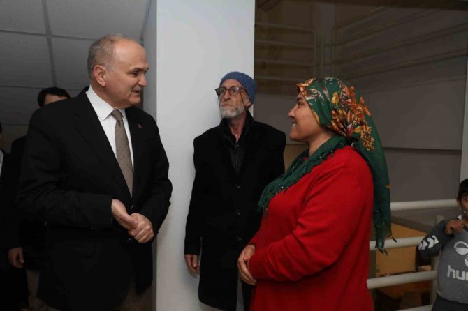 Başkan Özlü Depremzedeleri Ziyaret Etti