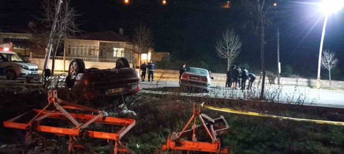 İ̇psala’da İki Otomobil Kafa Kafaya Çarpıştı: 1’i Ağır 3 Yaralı