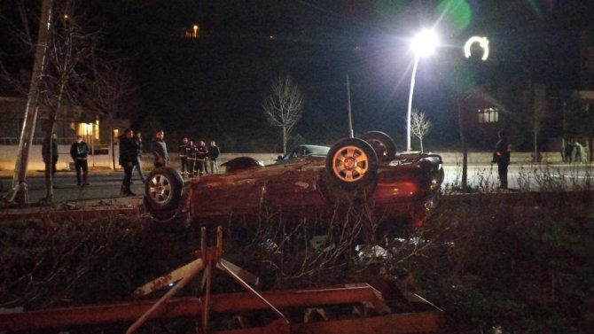 İ̇psala’da İki Otomobil Kafa Kafaya Çarpıştı: 1’i Ağır 3 Yaralı