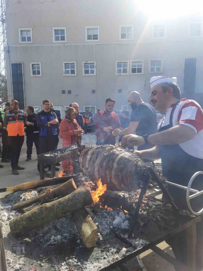 Depremzedelere Cağ Kebabı İkramı