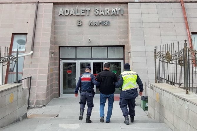 Hapis Cezası Bulunan Firari Şüpheli Jandarma Ekiplerince Yakalandı