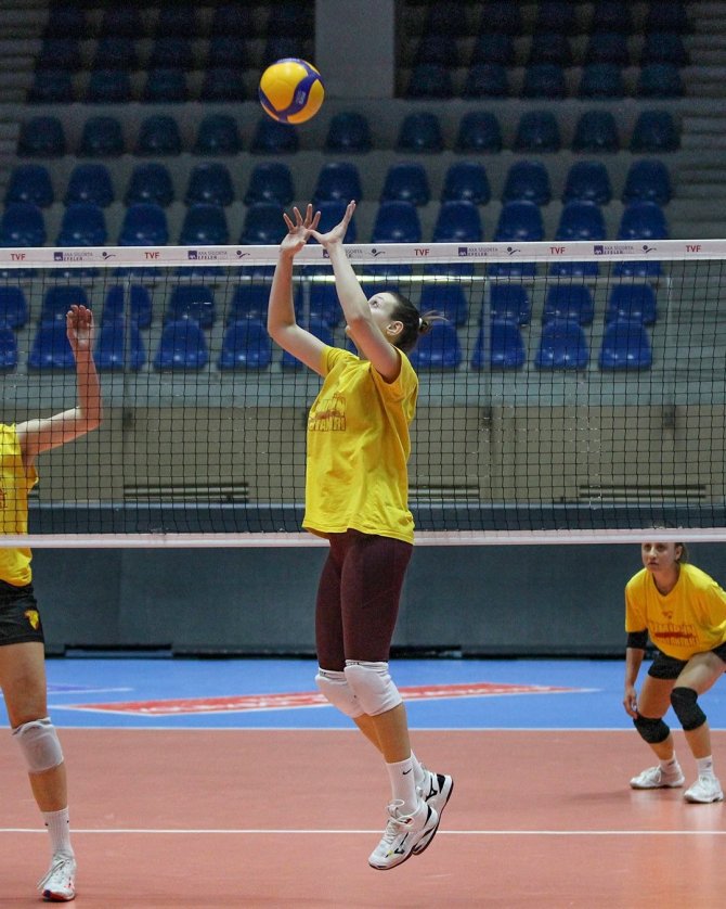 Göztepe Voleybol, İ̇stanbul Bbsk Maçının Hazırlıklarını Sürdürdü
