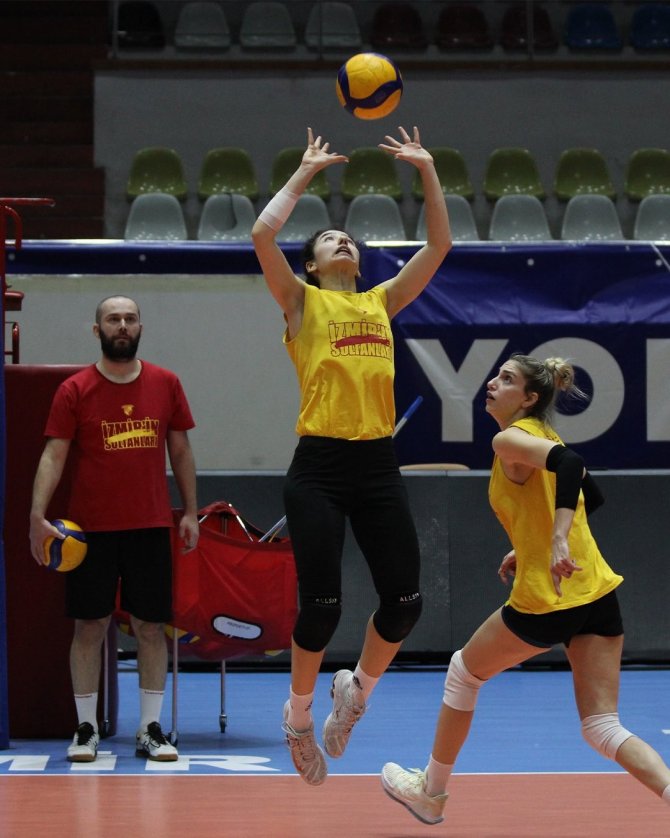 Göztepe Voleybol, İ̇stanbul Bbsk Maçının Hazırlıklarını Sürdürdü