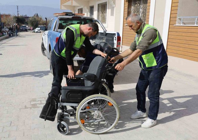 Bursa, Deprem Bölgesinde Gönüllere Dokunuyor