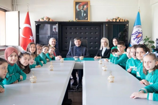 “Hayat Dolu Öyküler” Adlı Kitabın Geliri Depremzedelere