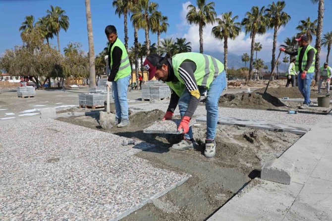 Finike Cumhuriyet Meydanı Projesi’nin Yüzde 70’i Tamamlandı