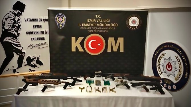 İ̇zmir Polisinden Suç Örgütü Yapılanmasına ’Alabora’ Operasyonu