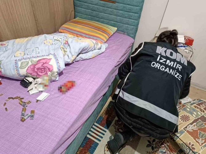 İ̇zmir Polisinden Suç Örgütü Yapılanmasına ’Alabora’ Operasyonu