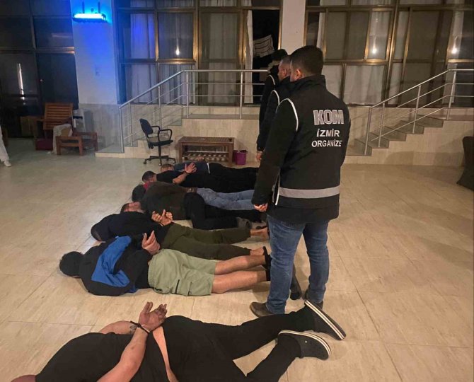 İ̇zmir Polisinden Suç Örgütü Yapılanmasına ’Alabora’ Operasyonu