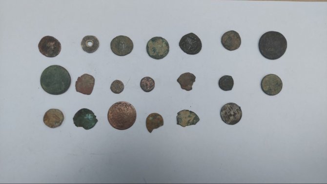 İ̇zmir Polisi Tarihi Eser Kaçakçısını Takiple Yakaladı