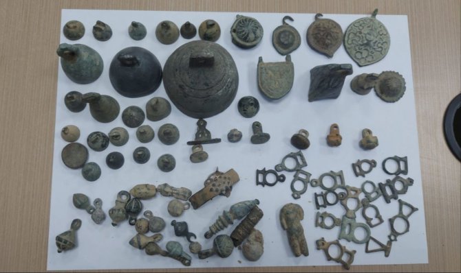 İ̇zmir Polisi Tarihi Eser Kaçakçısını Takiple Yakaladı