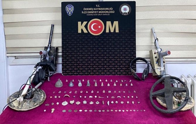 İ̇zmir Polisi Tarihi Eser Kaçakçısını Takiple Yakaladı