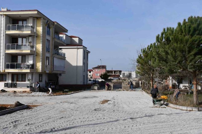 İ̇znik’te Kilitli Parke Taşı Çalışmaları Devam Ediyor