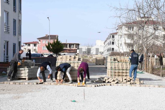 İ̇znik’te Kilitli Parke Taşı Çalışmaları Devam Ediyor