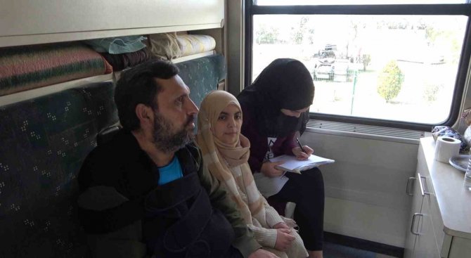 Depremzedelere Ev Olan Tren Garı: Burada Para Geçmiyor