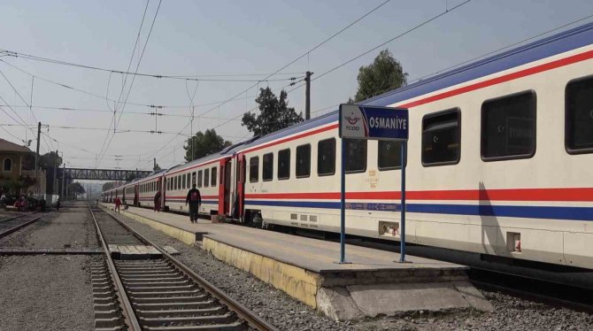 Depremzedelere Ev Olan Tren Garı: Burada Para Geçmiyor