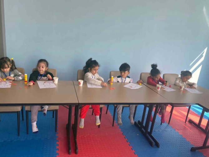 Depremzede Çocuklara Yurt Ve Otellerde Anasınıfı Açıldı