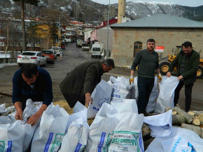 Posof’tan Deprem Bölgesine Yardımlar Devam Ediyor