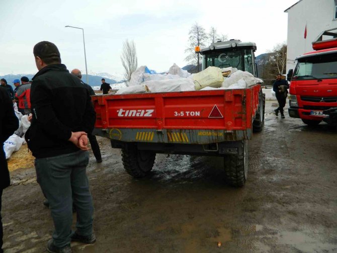 Posof’tan Deprem Bölgesine Yardımlar Devam Ediyor