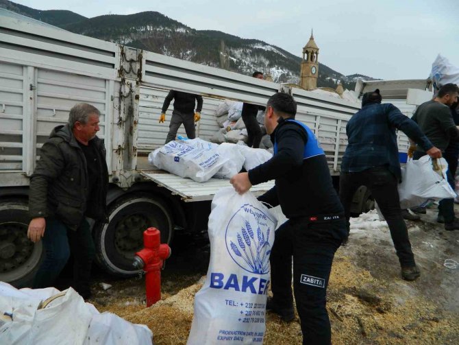 Posof’tan Deprem Bölgesine Yardımlar Devam Ediyor