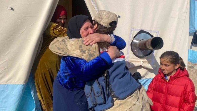 Siirt İ̇l Jandarma Komutanlığı Ekipleri, Enkazdan 51 Vatandaşı Sağ Çıkarmayı Başardı