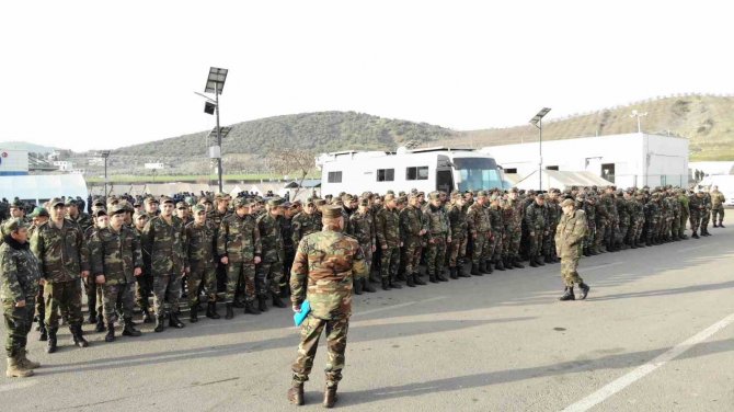 Enkazdan 53 Kişiyi Sağ Çıkartan 236 Azerbaycan Personeli Dönüşe Geçti