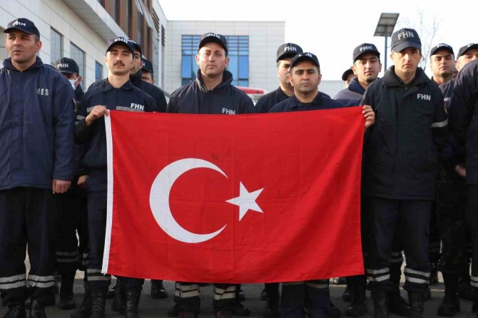 Enkazdan 53 Kişiyi Sağ Çıkartan 236 Azerbaycan Personeli Dönüşe Geçti
